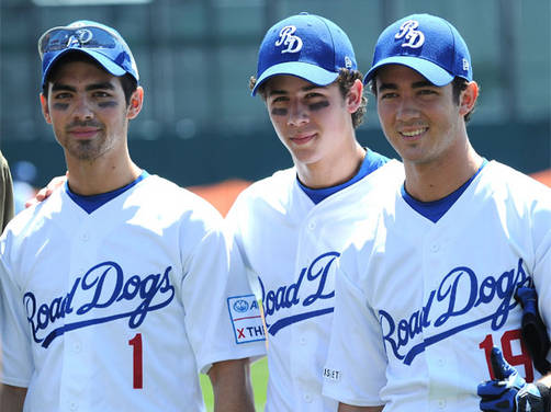 Los Jonas Brothers dejaron ver su casa en Dallas