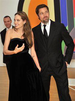 Angelina Jolie no se divierte con Brad Pitt en la cama