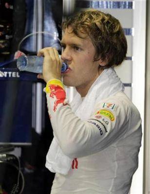 Vettel domina los últimos libres de Singapur, con Alonso segundo