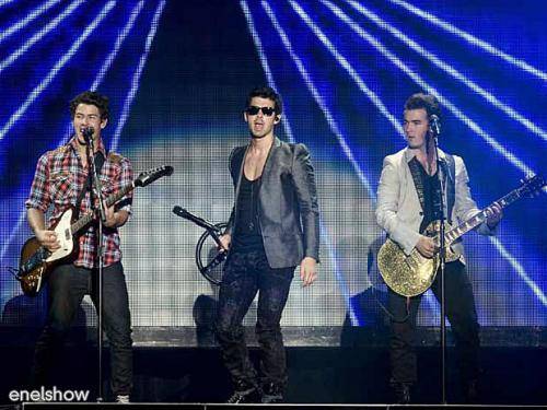 Los Jonas Brothers enloquecen a sus fans mexicanas