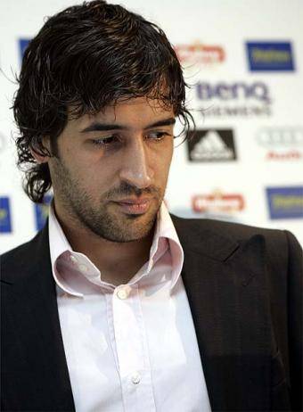 Real Madrid: Un dia muy difícil en la vida de Raúl al dejar el club Real Madrid: Un dia muy difícil en la vida de Raúl al dejar el club