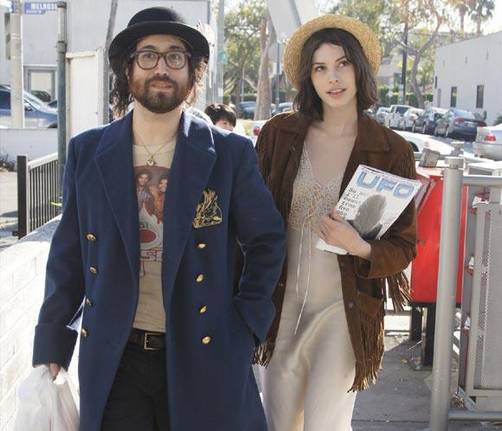 Sean Lennon y Charlotte Kemp muy compenetrados en Los Ángeles