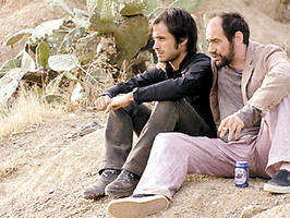 Gael García promueve el cine en el campo