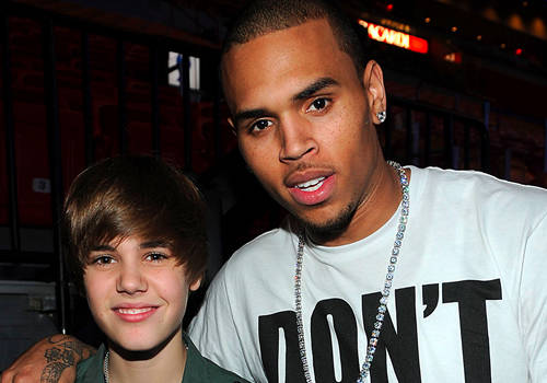 Justin Bieber sale en defensa de Chris Brown