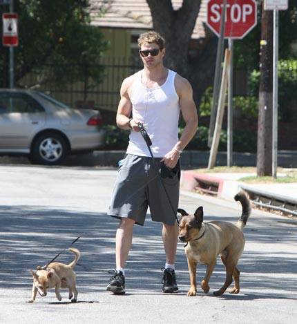 Kellan Lutz: 'Mi perra es mi mejor amiga' Kellan Lutz: 'Mi perra es mi mejor amiga'