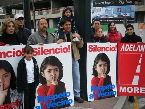 Vecinos de San Isidro realizan plantón en contra de la contaminación sonora en el distrito