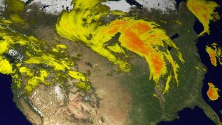 Una fuerte tormenta golpea el centro de EEUU y obliga a anular 300 vuelos