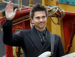 Juanes celebra Día de Acción de Gracias en NY Juanes celebra Día de Acción de Gracias en NY