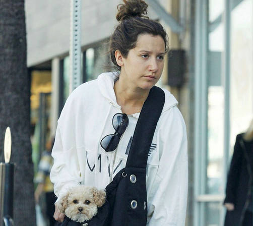 Ashley Tisdale luce aspecto de 40 años