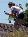 Chica entra a la casa de Nick Jonas