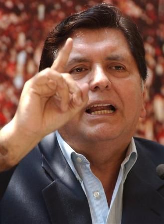 ALAN GARCÍA Y LA LEY MORDAZA: LANZA LA PIEDRA Y ESCONDE LA MANO ALAN GARCÍA Y LA LEY MORDAZA: LANZA LA PIEDRA Y ESCONDE LA MANO