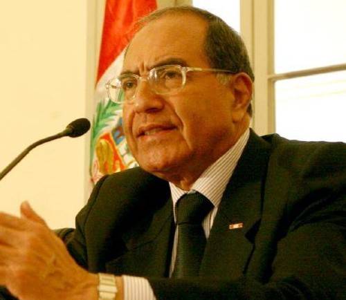 Alan García vetó la candidatura de Carlos Roca a la alcaldia de Lima Alan García vetó la candidatura de Carlos Roca a la alcaldia de Lima