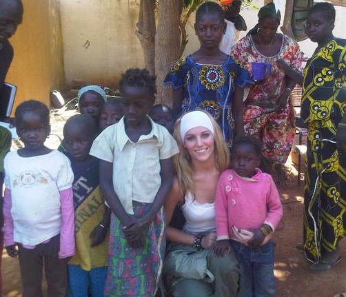 Edurne disfruta de los niños de Mali