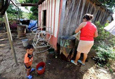 Habitantes de Managua soportan una creciente escasez de agua potable