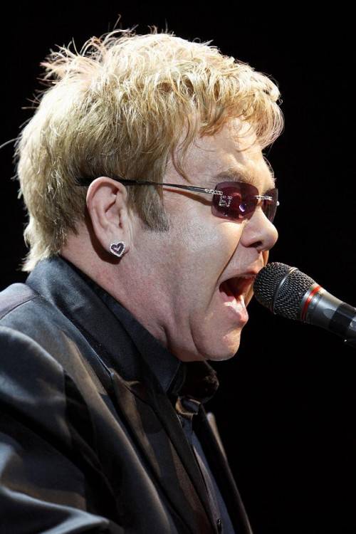Elton John: Dudo que me inviten a la boda real