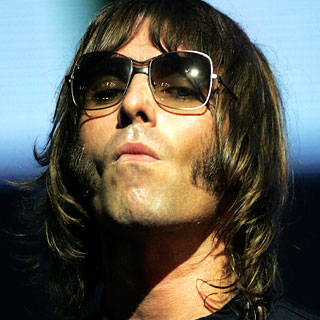 El Estupido de Liam Gallagher dice que la Estatua de Michael Jackson es 'Ridícula'