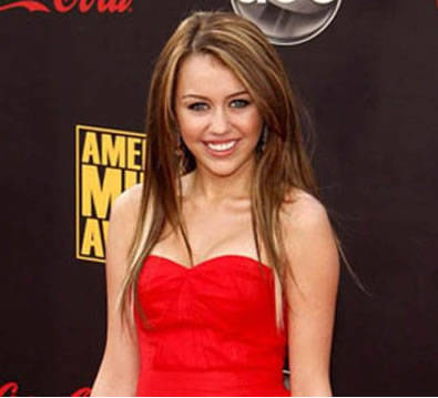 Miley Cyrus habla por primera vez en exclusiva para la televisión peruana