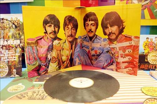 Los discos Rojo y Azul de The Beatles saldrán remasterizados el 19 de octubre