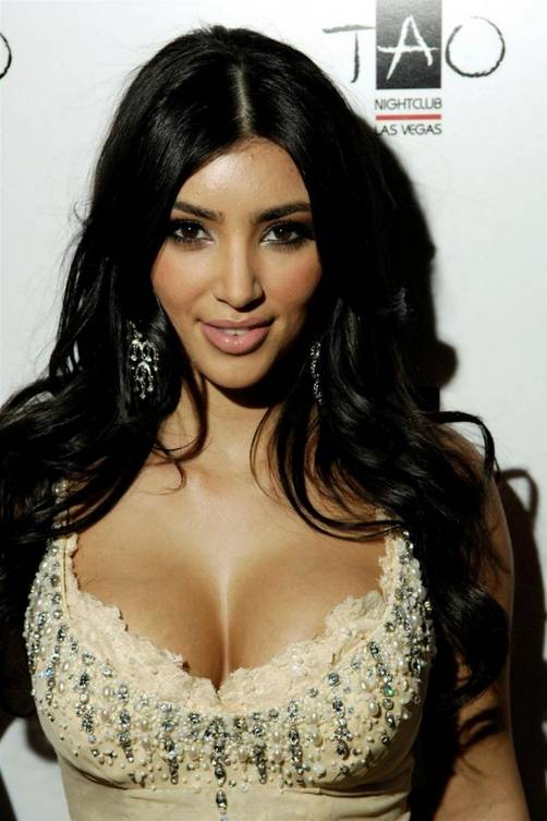 Kim Kardashian, Betty White y los Jonas Brothers filman un comercial