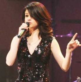 Vídeo: Selena Gómez en concierto acústico para la UNICEF