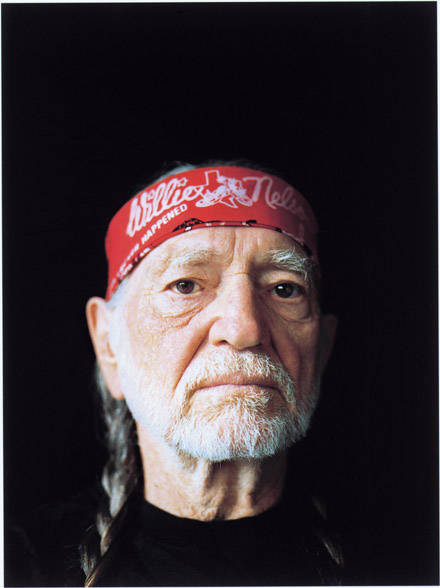 Willie Nelson acusado de posesión de marihuana