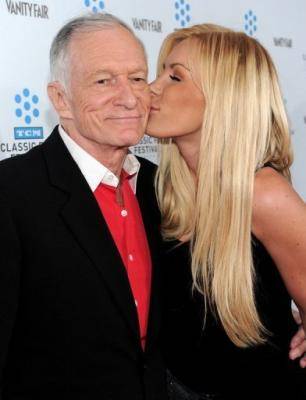 Hugh Hefner pide matrimonio a la conejita Crystal Harris