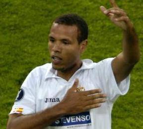 Luis Fabiano titular en el Sevilla frente al Barcelona por la Supercopa de España Luis Fabiano titular en el Sevilla frente al Barcelona por la Supercopa de España