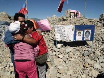 Chile, Tragedia de Copiapó: Los mineros atrapados en su hora decisiva