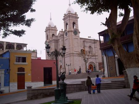 LA IGLESIA EN CONTROVERSIA LA IGLESIA EN CONTROVERSIA