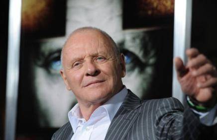 Anthony Hopkins se viste de sacerdote en 'The rite'