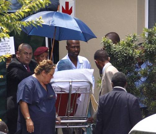 Nelson Mandela salió del hospital