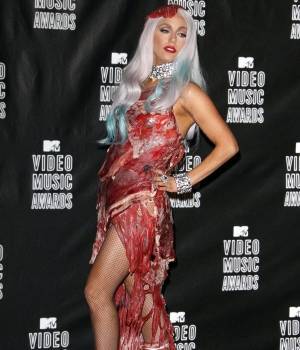 Vestido de carne que uso Lady Gaga será usado en muñecas