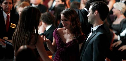 Javier Bardem y Penélope Cruz aconsejan a Natalie Portman en los Oscar 2011