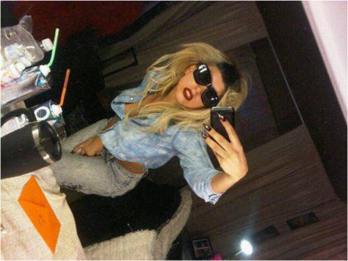 Lady Gaga publica fotografía con nuevo look en Twitter