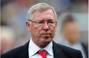 Alex Ferguson sale en defensa de Bebe