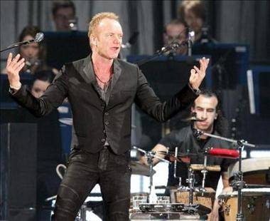Sting encanta con los arreglos sinfónicos de sus grandes éxitos
