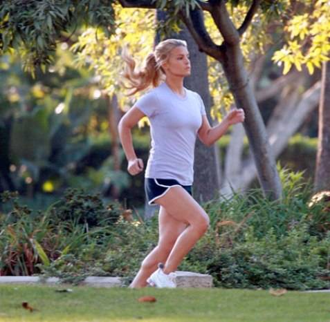 Los abogados de Jessica Simpson luchan porque siga sin venderse su video de aerobic