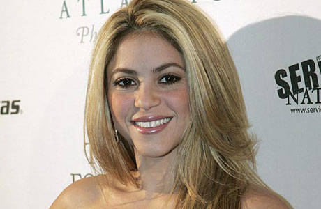 Shakira se equivoca en Twitter y hasta Hugo Chávez se burla de ella