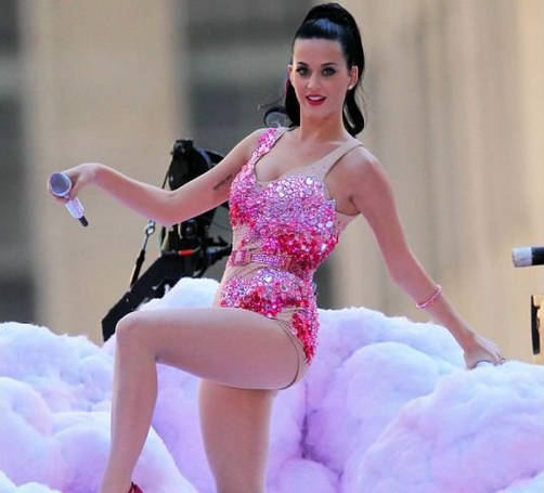 Katy Perry cantó sobre las nubes en la ciudad de New York