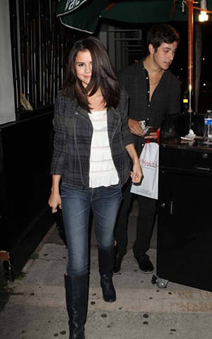 Selena Gomez y David Henrie estarían de novios tras ser vistos en una cita