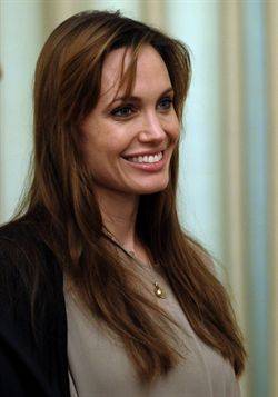 Angelina Jolie podría estar escribiendo sus memorias