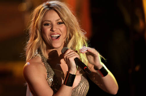 Shakira no baja del número 1 en España en álbumes y singles
