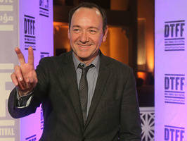 Kevin Spacey sigue su gira de promoción por Doha
