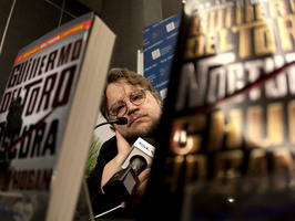 Guillermo Del Toro presenta 'Oscura'