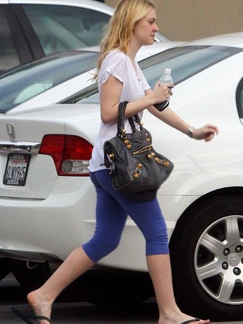 Dakota Fanning fotografiada camino al gimnasio