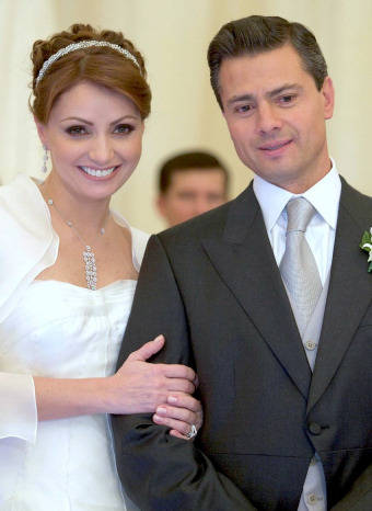 Angélica Rivera y Enrique Peña Nieto: ¿Boda romántica o campaña pre-electoral?