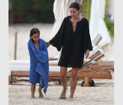 Courteney Cox de vacaciones con su hija
