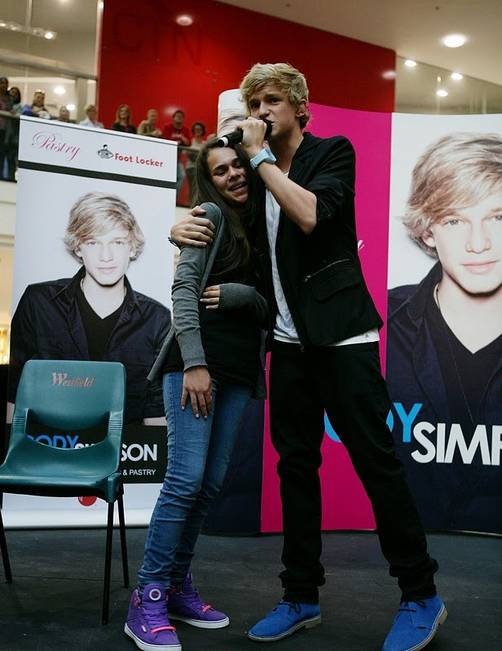 Cody Simpson INSEGURO en mall de SIDNEY Cody Simpson INSEGURO en mall de SIDNEY
