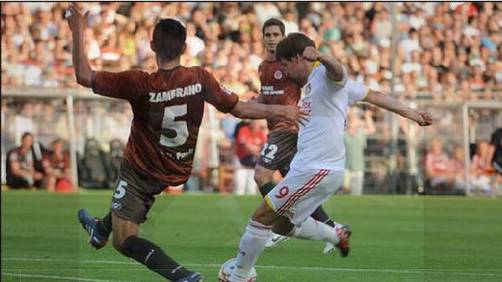 El Sankt Pauli de Zambrano goleó 3 a 0 al Racing de Santander El Sankt Pauli de Zambrano goleó 3 a 0 al Racing de Santander