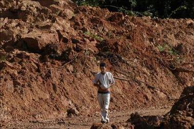 La frontera entre Guatemala y El Salvador permanece cerrada por derrumbes